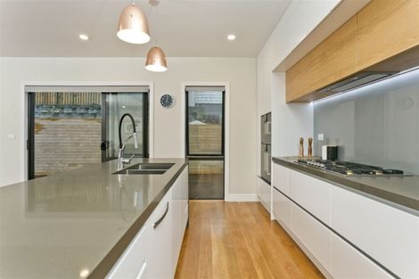 Photo of property in 7a Heathcote Road, Castor Bay, Auckland, 0620