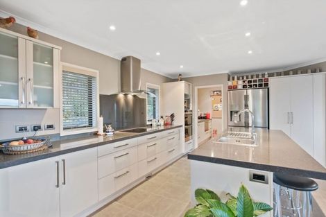 Photo of property in 81 Vaughans Road, Okura, Albany, 0792