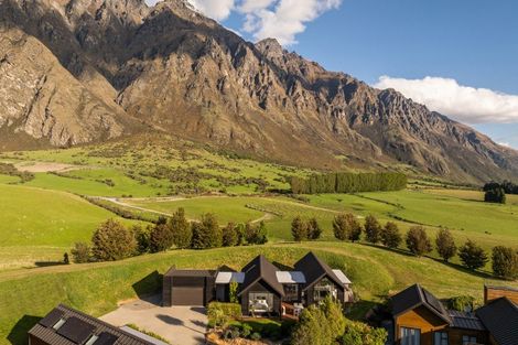 Photo of property in 37 Hackett Road, Jacks Point, Queenstown, 9371