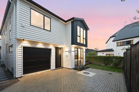 Photo of property in 8c Catalina Crescent, Forrest Hill, Auckland, 0620