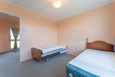 Photo of property in 2 Balmoral Street, Waimate, 7924