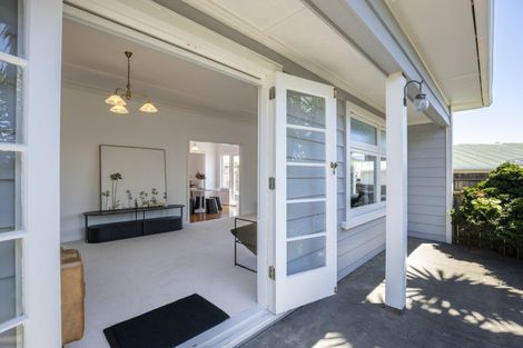 Photo of property in 40 Tukapa Street, Westown, New Plymouth, 4310