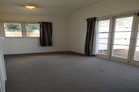 Photo of property in 42 Archibald Road, Kelston, Auckland, 0602