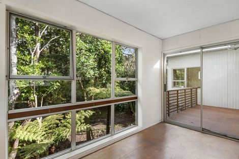 Photo of property in 21 Holdaway Avenue, Northcote, Auckland, 0627