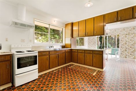 Photo of property in 5 Bush Road, Waiatarua, Auckland, 0604