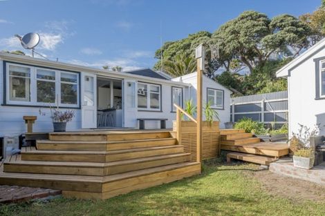 Photo of property in 153 Wellington Road, Paekakariki, 5034