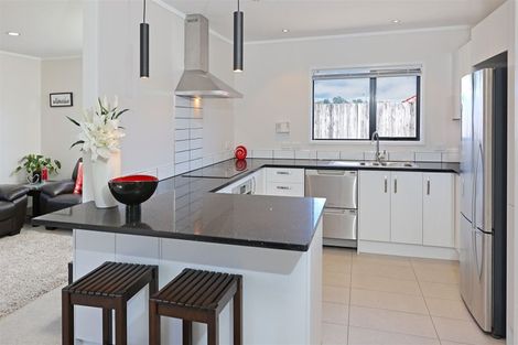 Photo of property in 14 Chesterton Terrace, Henderson, Auckland, 0612