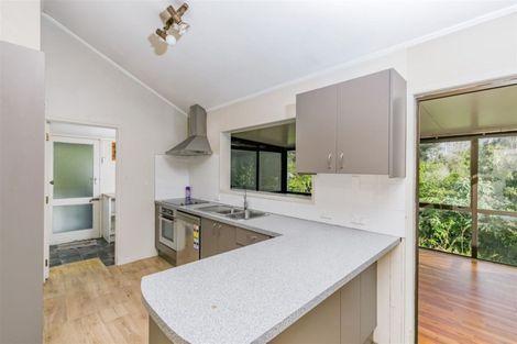 Photo of property in 66 Easton Park Parade, Glenfield, Auckland, 0629