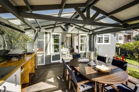 Photo of property in 74 Te Mata Road, Havelock North, 4130