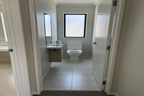 Photo of property in 18 Symes Drive, Red Beach, 0932