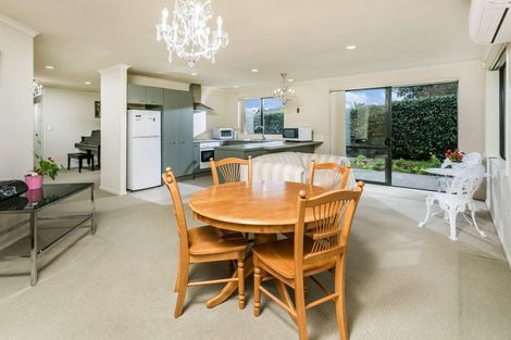 Photo of property in 100 Greenhithe Road, Greenhithe, Auckland, 0632
