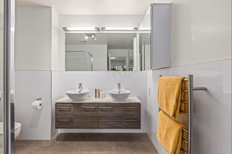 Photo of property in 21 Parkside Drive, Orewa, 0931