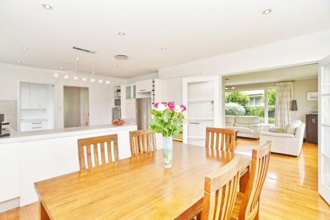 Photo of property in 30 Sevenoaks Drive, Bryndwr, Christchurch, 8053