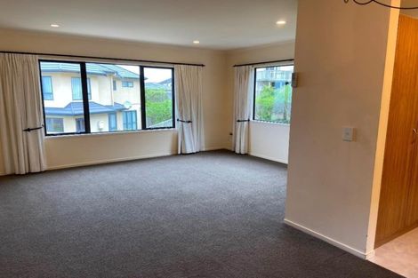 Photo of property in 39 Dress Circle, Newlands, Wellington, 6037