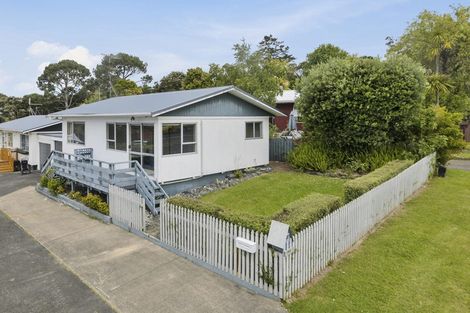 Photo of property in 1/42 Reynella Drive, Massey, Auckland, 0614