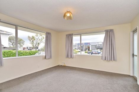 Photo of property in 32 Epsom Road, Sockburn, Christchurch, 8042