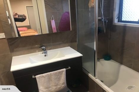 Photo of property in 9 Gwenand Place, Botany Downs, Auckland, 2010