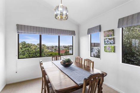 Photo of property in 20a East Coast Road, Milford, Auckland, 0620