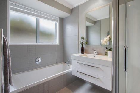 Photo of property in 60 Kayelene Place, Omokoroa, 3114