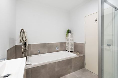 Photo of property in 10 Shelduck Way, Hobsonville, Auckland, 0616