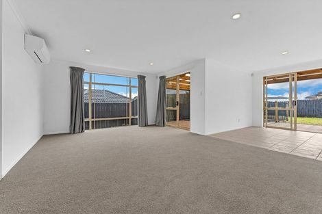 Photo of property in 5 Natasha Lane, Henderson, Auckland, 0612