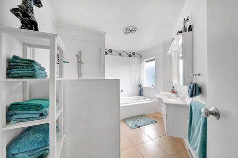 Photo of property in 24 Park Lane, Waitara, 4320