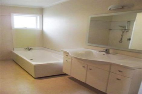 Photo of property in 2 Shortland Street, Lower Vogeltown, New Plymouth, 4310