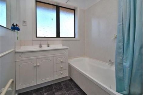 Photo of property in 1/412 Memorial Avenue, Burnside, Christchurch, 8053