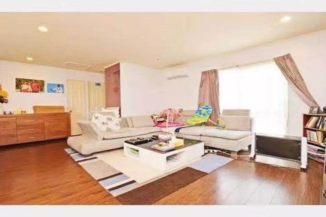 Photo of property in 10 Lockington Avenue, Henderson, Auckland, 0612