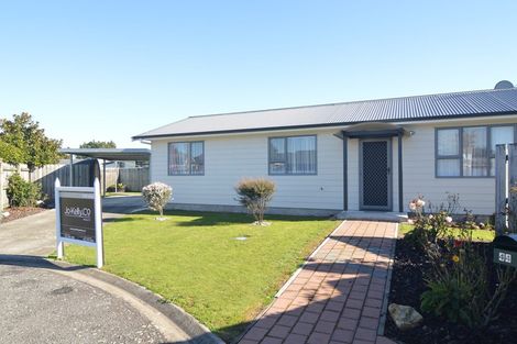 Photo of property in 44 William Wong Place, Carterton, 5713