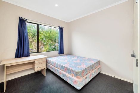 Photo of property in 43 South Kensington Way, Henderson, Auckland, 0612