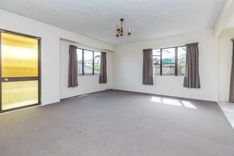 Photo of property in 2/24 Thalia Place, Totara Vale, Auckland, 0629