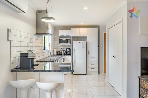 Photo of property in 43b Hartford Crescent, Totara Park, Upper Hutt, 5018