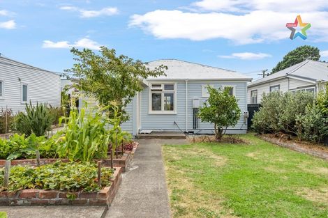 Photo of property in 9 East Street, Petone, Lower Hutt, 5012