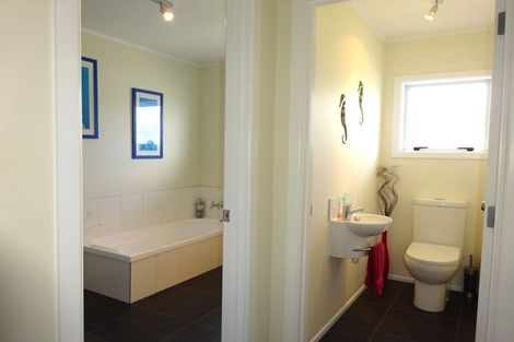 Photo of property in 16 Johnston Street, Foxton, 4814