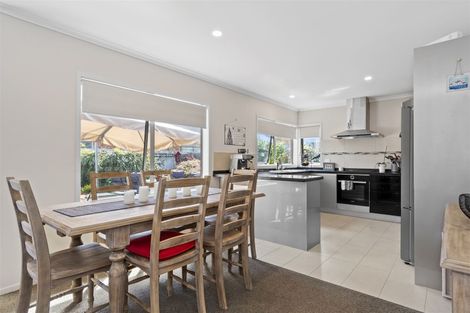 Photo of property in 17 Tatahi Cove, Papamoa Beach, Papamoa, 3118