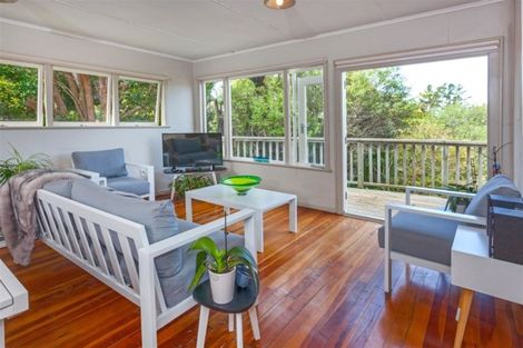 Photo of property in 4 Ocean Beach Road, Tairua, 3508