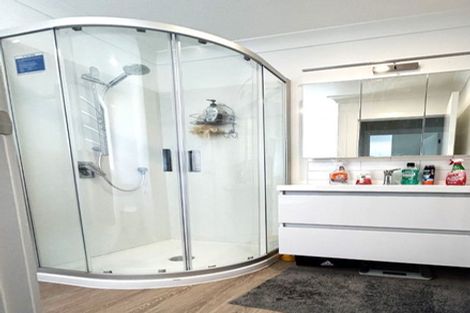 Photo of property in 40d Kervil Avenue, Te Atatu Peninsula, Auckland, 0610