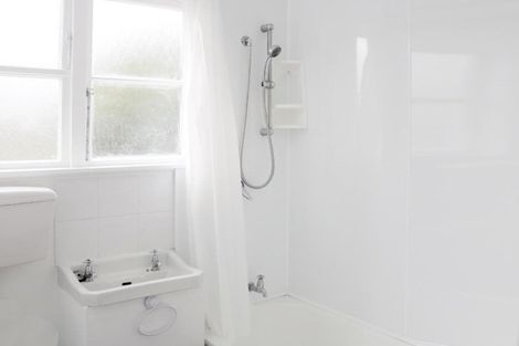 Photo of property in 114 Cambridge Terrace, Fairfield, Lower Hutt, 5011