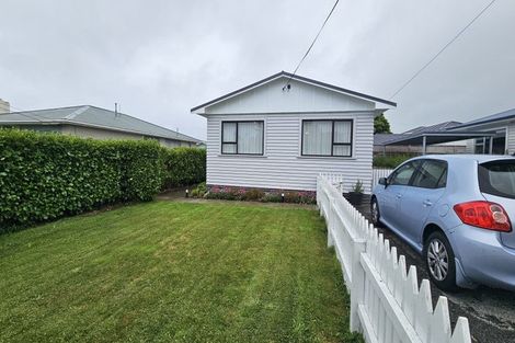 Photo of property in 10 Truby King Street, Merrilands, New Plymouth, 4312