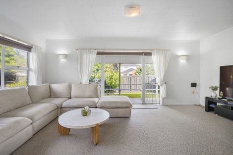 Photo of property in 1 Camellia Place, Hamilton Lake, Hamilton, 3204