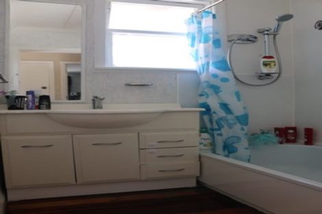 Photo of property in 112 Limbrick Street, Terrace End, Palmerston North, 4410