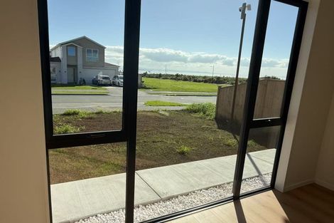 Photo of property in 5 Ritetai Street, Clarks Beach, 2122