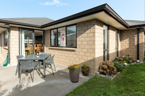 Photo of property in 28 Taffe Crescent, Pyes Pa, Tauranga, 3112