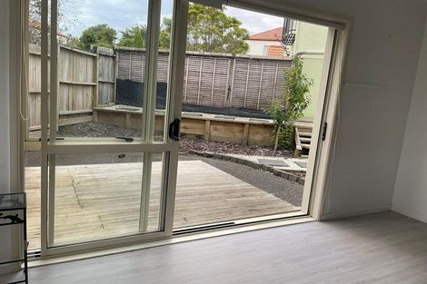 Photo of property in 3 Dainton Place, New Lynn, Auckland, 0600