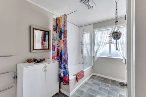 Photo of property in 13 Maire Street, Inglewood, 4330