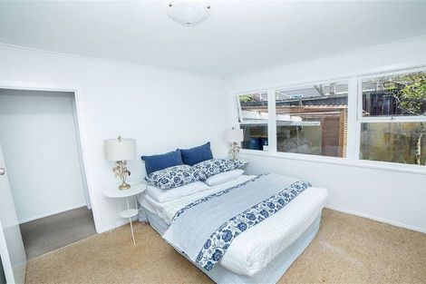 Photo of property in 186 Sunnynook Road, Totara Vale, Auckland, 0627