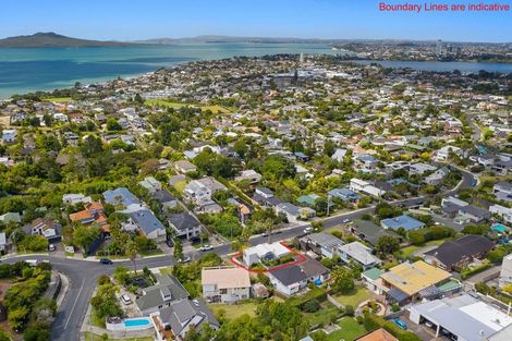 Photo of property in 37a Parr Terrace, Castor Bay, Auckland, 0620