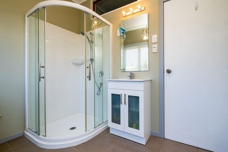 Photo of property in 17 Pukeko Place, Westshore, Napier, 4110