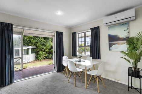 Photo of property in 2/1 Cascades Road, Pakuranga Heights, Auckland, 2010